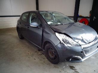 Schadeauto Peugeot 208 1.2 VTI 2015/9