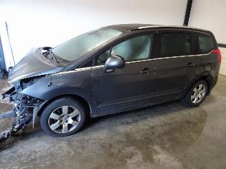 Salvage car Peugeot 5008 1.6 HDI 2012/3