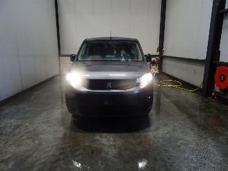 Salvage car Peugeot Partner 1.5 HDI 2021/3