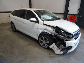 Peugeot 308 SW 1.2 THP picture 3