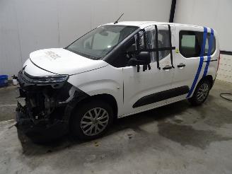Salvage car Citroën Berlingo 1.2 THP 2019/10