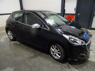 Coche siniestrado Peugeot 208 1.2 THP 2018/4