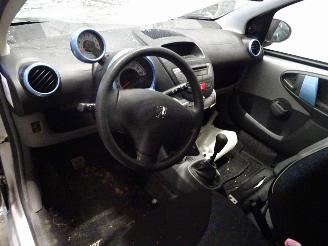 Peugeot 107 1.0 picture 5