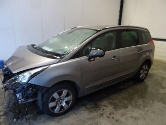 Coche siniestrado Peugeot 5008 1.6 HDI 2016/5