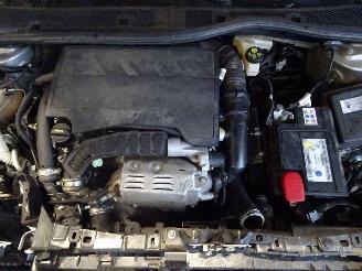 Peugeot 208 1.2 THP picture 5