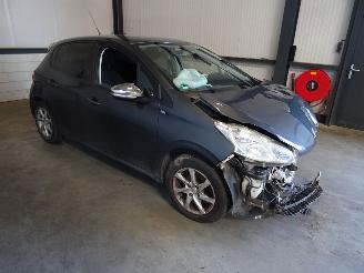 Auto da rottamare Peugeot 208 1.2 VTI 2014/5