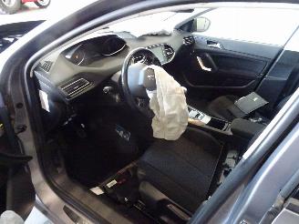 Peugeot 308 1.2 THP picture 6
