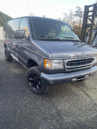 Ford USA  E250 5.4 V8 picture 2