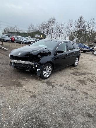Salvage car Peugeot 308 1.6 blue hdi 2015/1