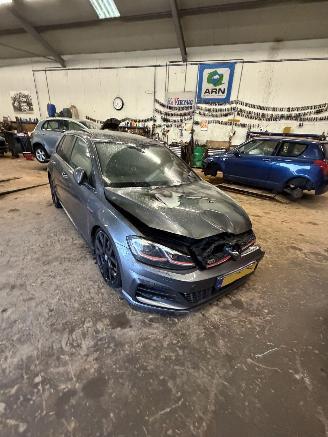 Volkswagen Golf 2.0 tsi GTI performance picture 2
