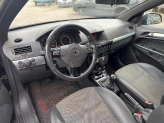 Opel Astra Astra H Twin Top (L67), Cabrio, 2005 / 2010 1.9 CDTi 16V picture 4
