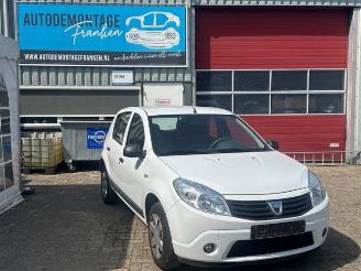 Coche siniestrado Dacia Sandero Sandero I (BS), Hatchback, 2008 / 2013 1.2 16V 2011/12