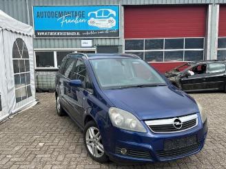 Coche siniestrado Opel Zafira Zafira (M75), MPV, 2005 / 2015 2.2 16V Direct Ecotec 2006/11