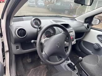 Peugeot 107 107, Hatchback, 2005 / 2014 1.0 12V picture 4