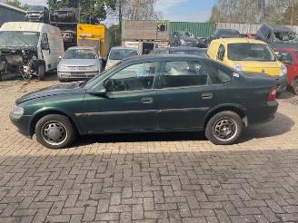 Opel Vectra Vectra B (36), Sedan, 1995 / 2002 1.6 16V Ecotec picture 3