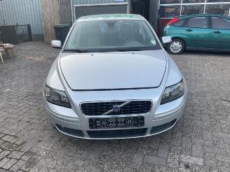 Volvo S-40  picture 2