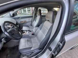 Volvo S-40  picture 4