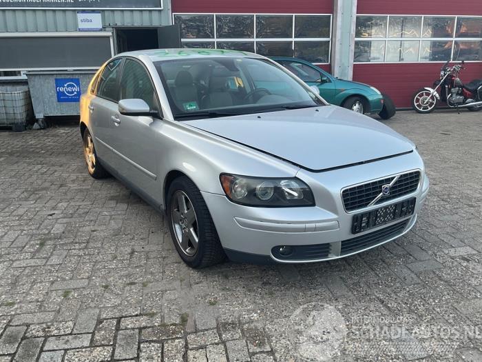 Volvo S-40 