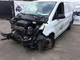 disassembly commercial vehicles Mercedes Vito 111 CDi KA L2H1-3P-Geslote 2017/9