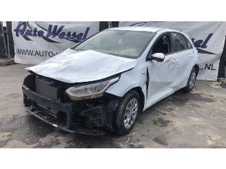 Salvage car Kia Ceed 1.4 WATERSCHADE 2019/11