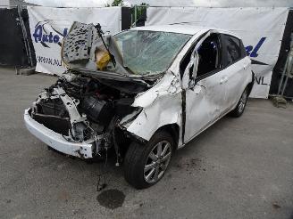 Salvage car Toyota Yaris  2013/10
