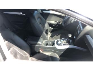 Audi A4 2.0 TDi Waterschade Avant picture 11