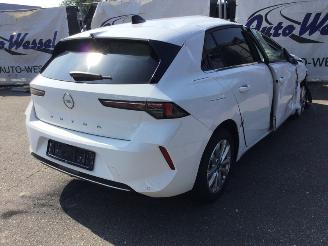 Opel Astra 1.2 Turbo Elegance picture 3