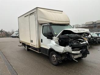 danneggiata veicoli industriali Iveco Daily 2.3 Koffer met laadklep 2020/4