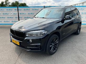 krockskadad bil auto BMW X5 30 d VERBRUIKT OLIE xDrive 2017/1