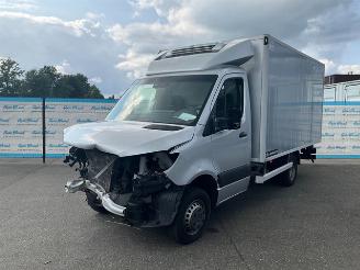 Vaurioauto  trucks Mercedes  Koelwagen 2023/4