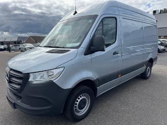 Schade bestelwagen Mercedes Sprinter 315 CDI L2H2 PRO | Geveerde stoel | MBUX | 3.5t AHK voorb.| Cruise | Hout betimmering 2024/11