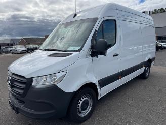 Schade bestelwagen Mercedes Sprinter 317 CDI L2H2 | PRO | Cruise | Camera | Navi | App | 3.5t AHK voorb. 2024/11