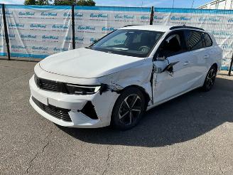 Opel Astra 1.2 Turbo GS Sports Tourer picture 1