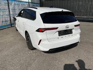 Opel Astra 1.2 Turbo GS Sports Tourer picture 4