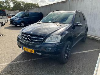 krockskadad bil auto Mercedes M-klasse ML 350 2005/6