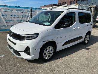 Schadeauto Opel Combo 1.5 Life 2024/4