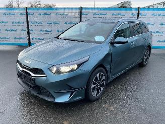 Vaurioauto  passenger cars Kia Cee d Cee'd Station Vision 1.4 (103kW) Automaat | Camera | LM 16" | NAVI 2025/10