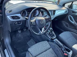 Opel Astra Sports Tourer 1.2 Turbo (96kW) Rijdbare schade links achter. Motor ok! picture 5