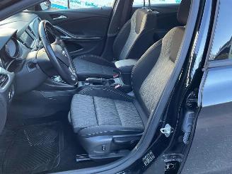 Opel Astra Sports Tourer 1.2 Turbo (96kW) Rijdbare schade links achter. Motor ok! picture 6