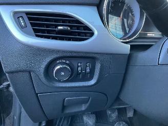 Opel Astra Sports Tourer 1.2 Turbo (96kW) Rijdbare schade links achter. Motor ok! picture 17