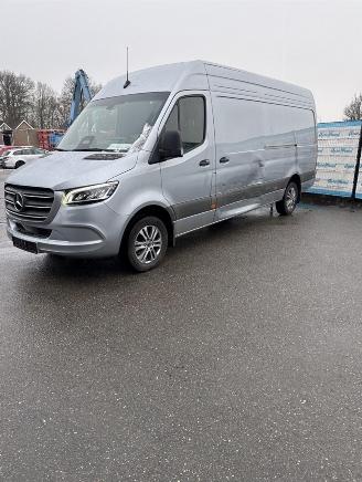 damaged commercial vehicles Mercedes Sprinter 317 L3H2 Automaat 2024/11