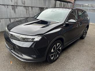 damaged passenger cars Opel Grandland (X) 1.2 48V Mild- Hybrid 100 kW Edition 2025/3