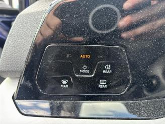 Volkswagen Golf Life picture 23