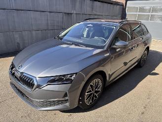 Vaurioauto  passenger cars Skoda Octavia Combi 1.5 TSI mHEV 110 kW Ambition 2025/12