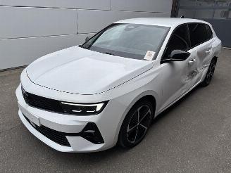 krockskadad bil auto Opel Astra Sports Tourer GS Line Plug-in-Hybrid 2025/4