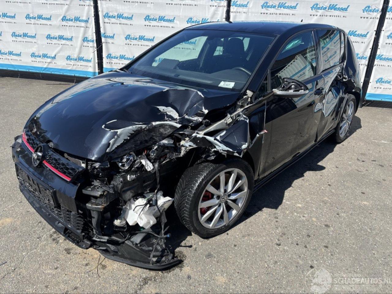 Volkswagen Golf GTI Performance DSG