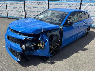 uszkodzony samochody osobowe Opel Astra Sports Tourer GS 1.2 Turbo (96kW) Adaptive Cruise 2025/2