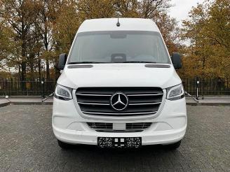 Mercedes Sprinter 317 L2H2 RWD 3.5T AHK Stoelverw. Voorruitverw. | Leder picture 22