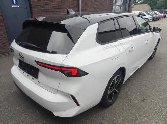 Opel Astra Sports Tourer GS 1.2 (96kW) picture 3