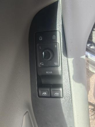 Ford Explorer Premium RWD (77kW) picture 25